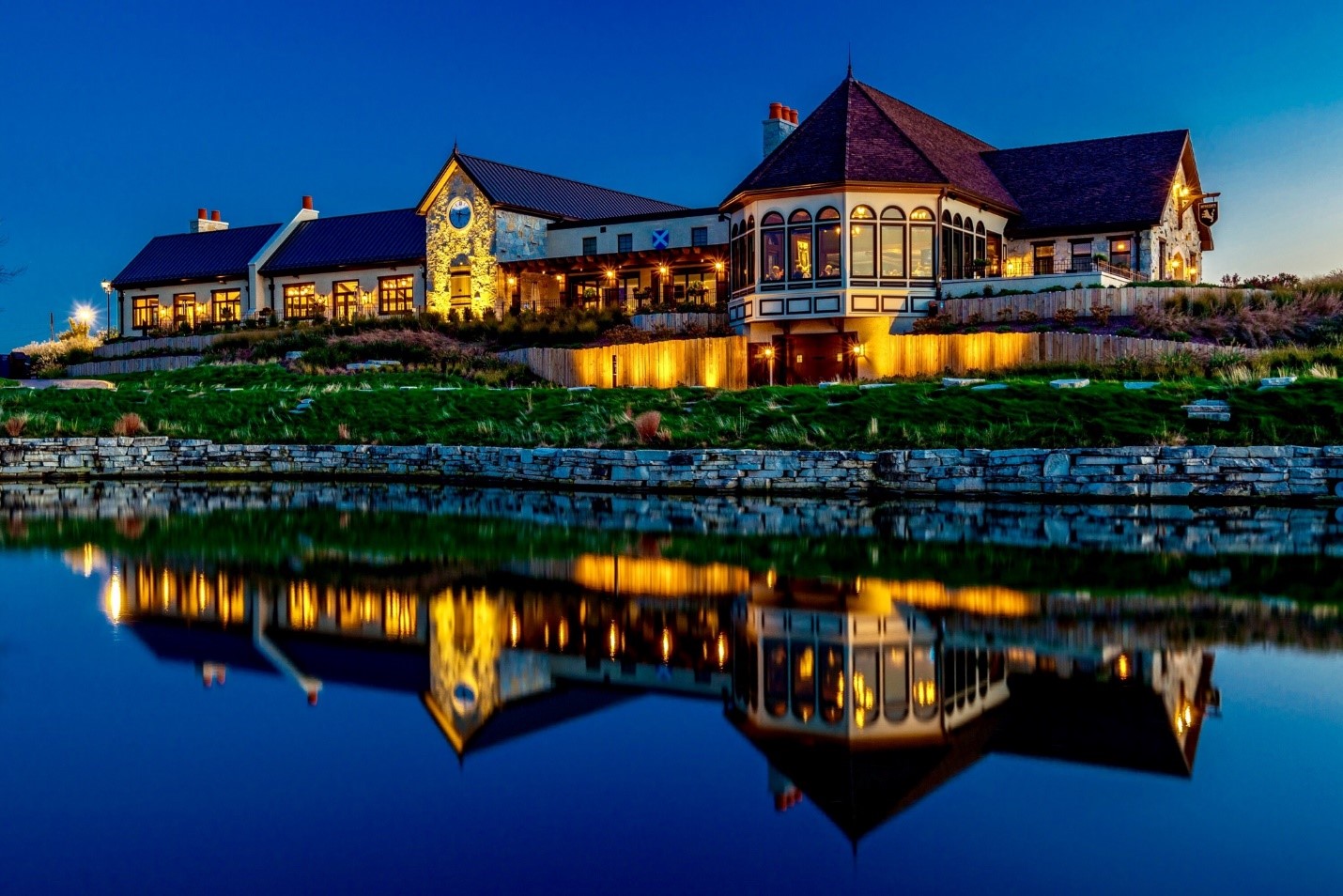 The exterior of Mistwood Golf Club in Chicagoland, IL