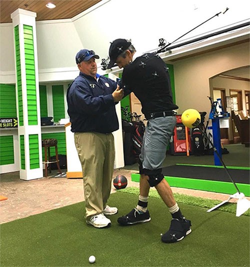 Using motion capture technology to analyze a student's golf swing